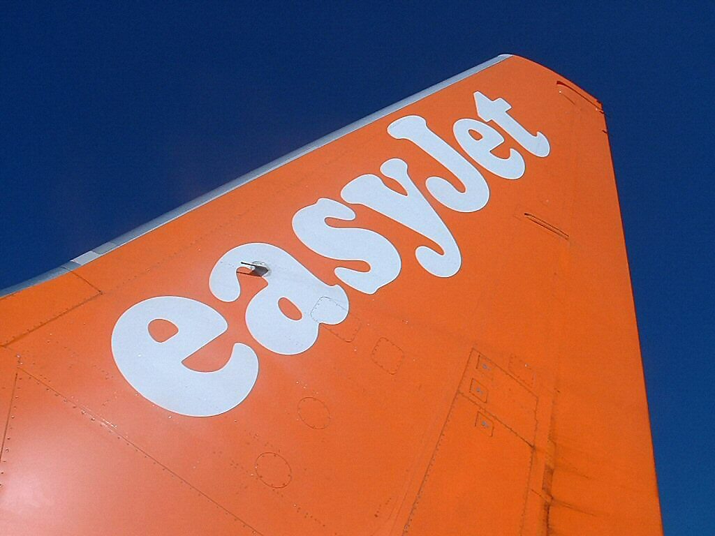 easyjet customer service number france